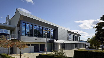 Renovierung einer Sporthalle in Strassen